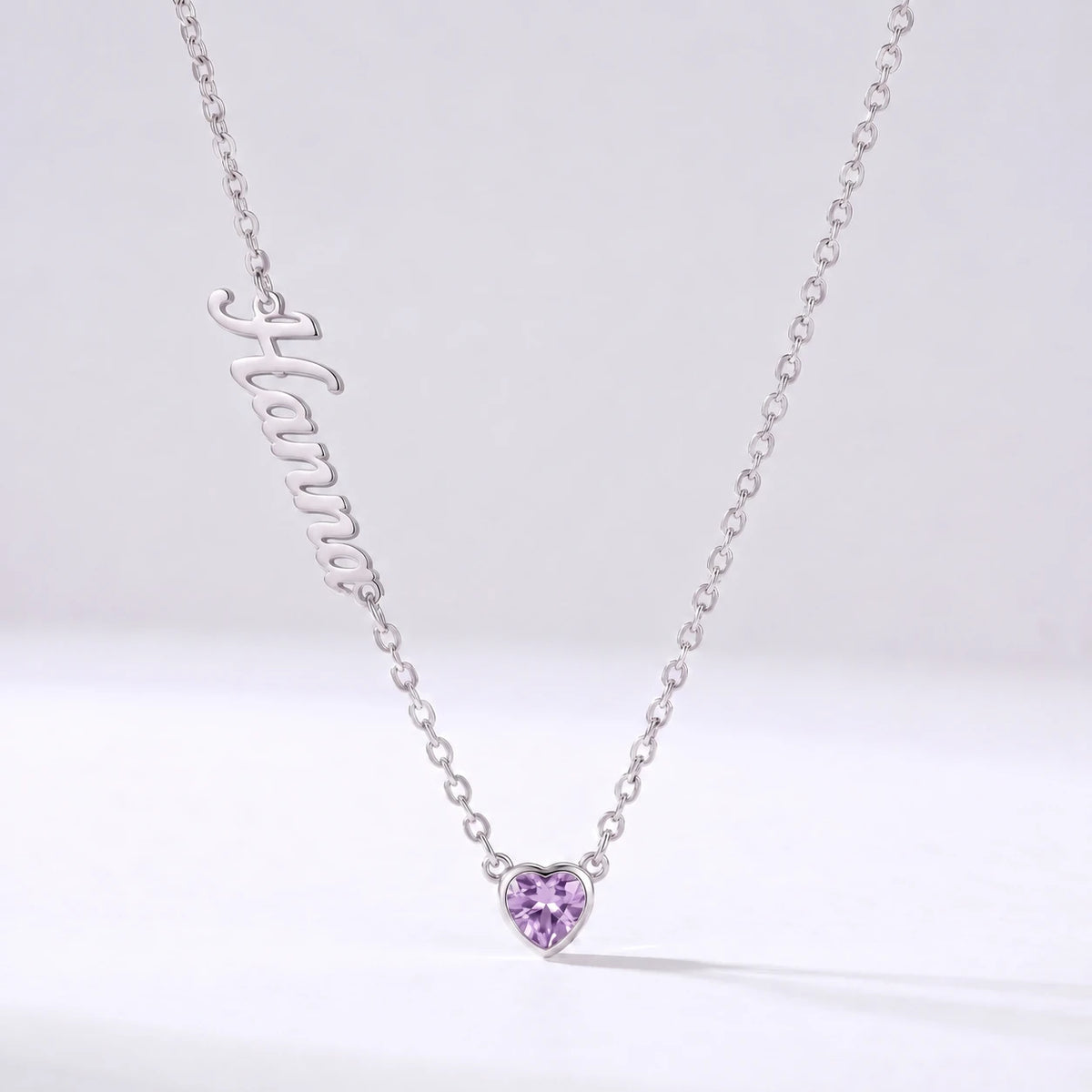 Naszyjnik z imieniem i kamieniem urodzeniowym w kształcie serca — srebrny, Czerwiec — Aleksandryt