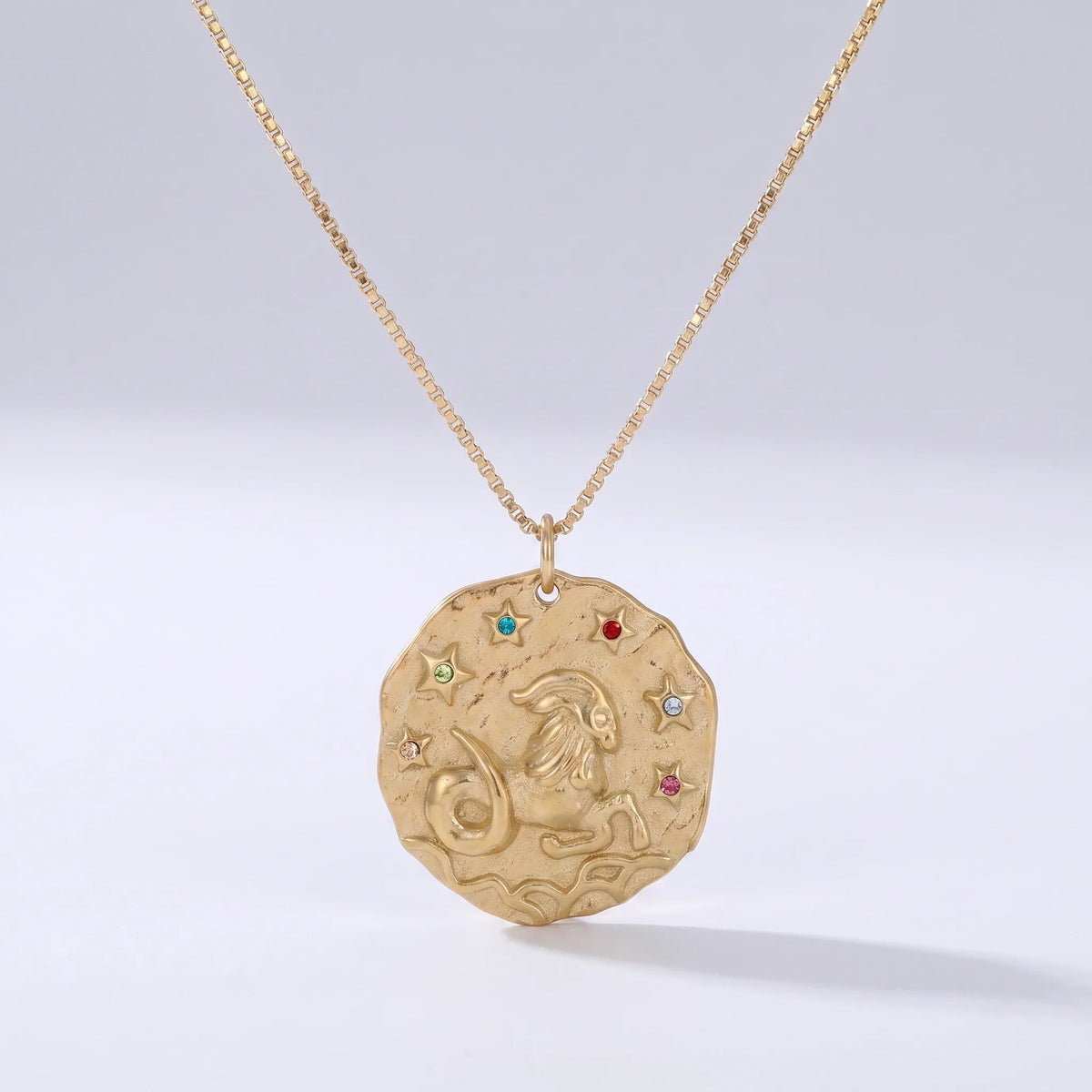 Naszyjnik z rustykalnym medalionem zodiaku: Koziorożec.