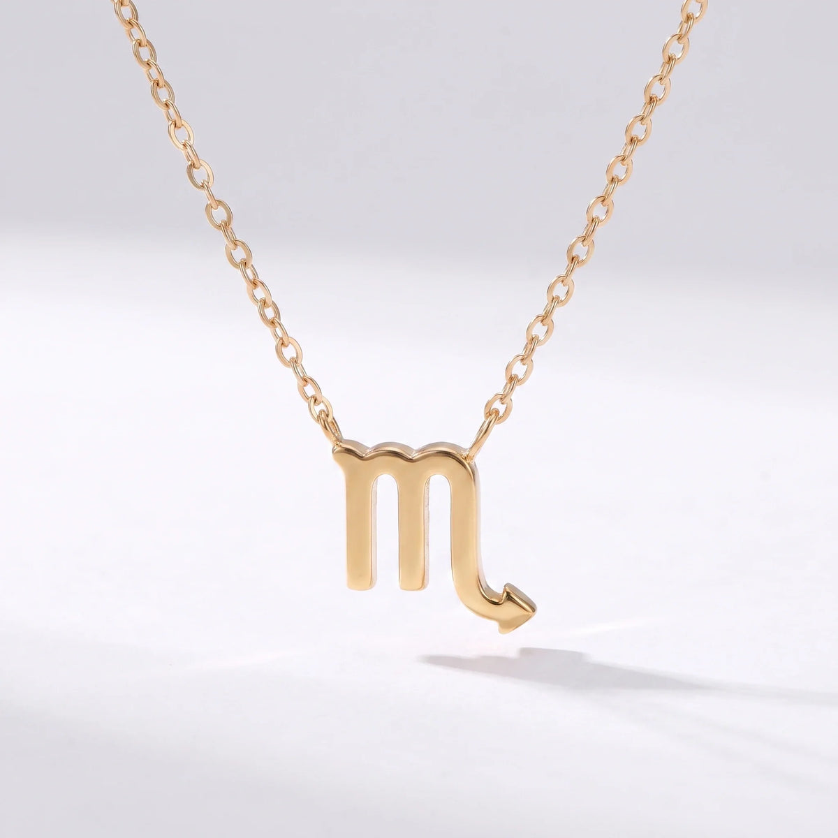 Naszyjnik z symbolem znaku zodiaku Skorpiona — złoty
