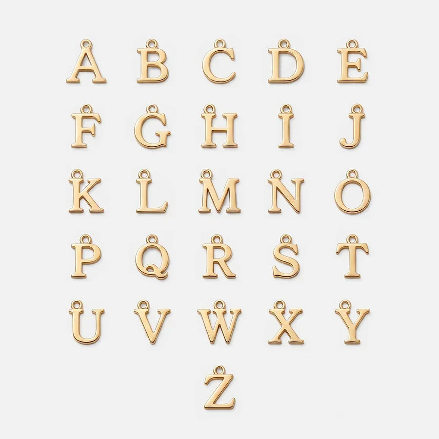 Litery A–Z dostępne do personalizacji naszyjnika