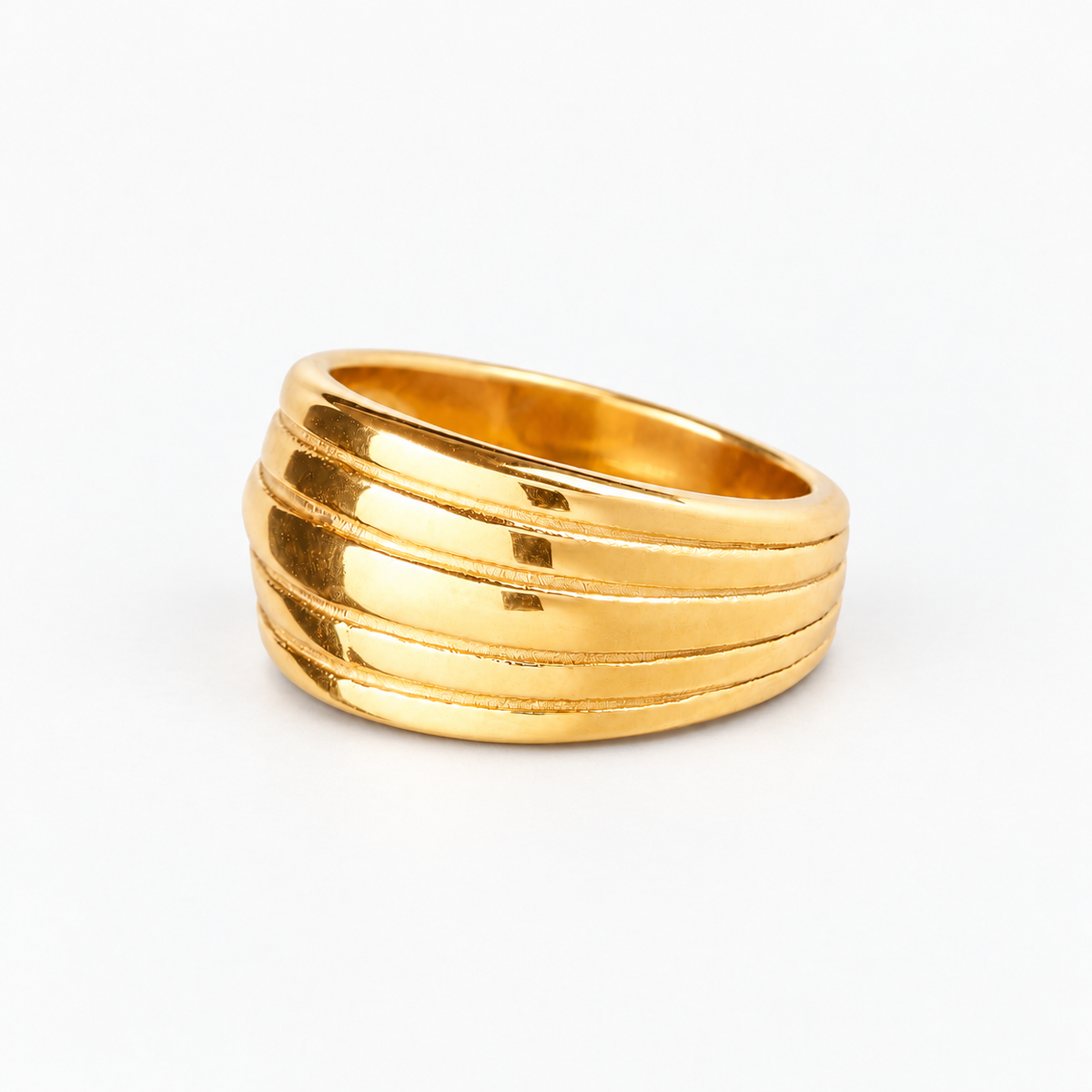 Szeroki pierścionek z pięcioma pasmami – zdjęcie katalogowe, złote wykończenie.