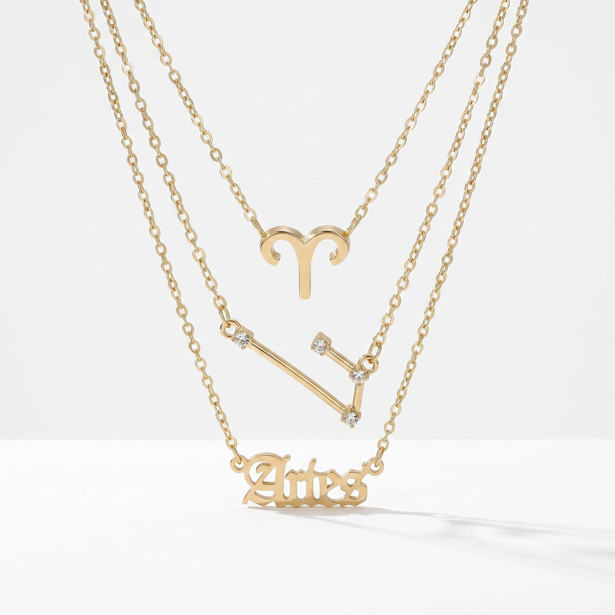 Zestaw 3 złotych naszyjników ze znakiem zodiaku Barana.