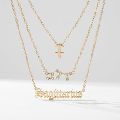 Zestaw 3 złotych naszyjników ze znakiem zodiaku Strzelca.